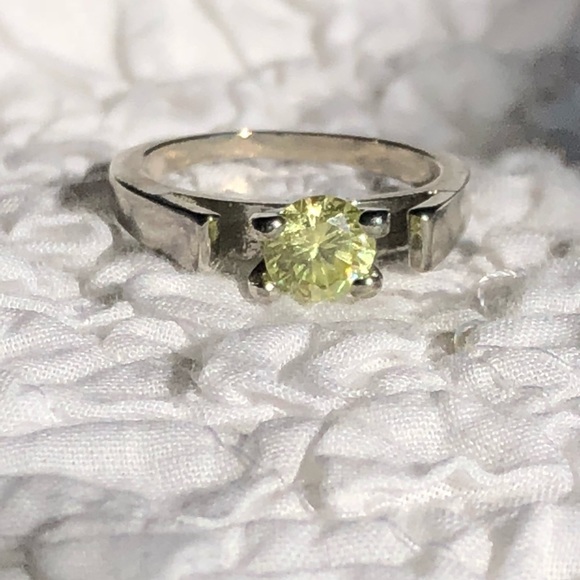 Ring - Picture 2 of 6